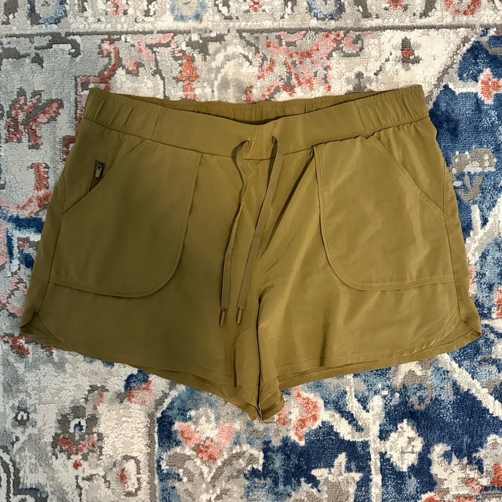 EUC ALL IN MOTION SHORTS